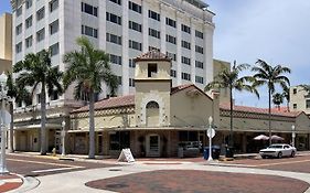 The Banyan Hotel Fort Myers, Tapestry Collection By Hilton